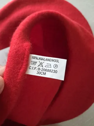 Boina lisa roja Lardagi