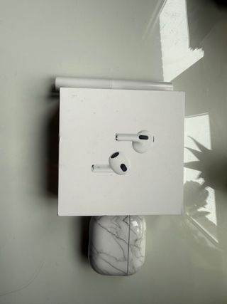 Airpods 3 + Apple Watch 7 Blanco