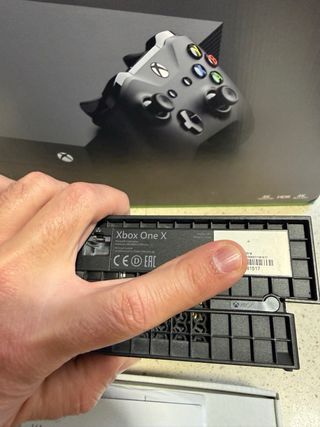 Xbox One X 1TB + Juegos y Mando Verde