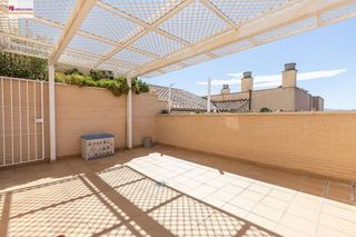 Casa pareada en venta en Bola de Oro - Serrallo en Granada