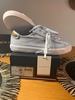 Zapatillas Tommy Hilfiger Azul y Dorado. Nuevas