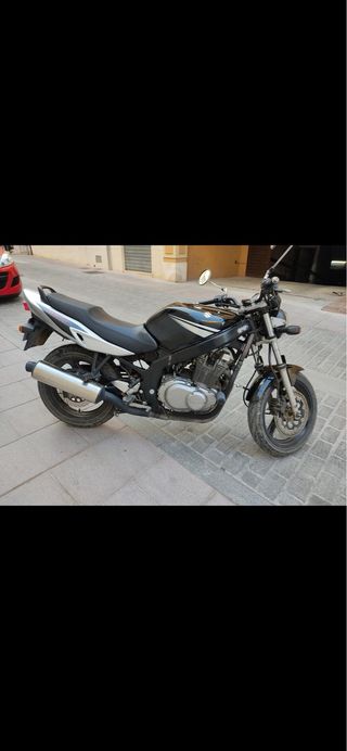 Suzuki GS 500 Negra y Plata.  IMPECABLE