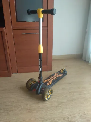 Patinete 3 ruedas con luces, 6-7-8-9 años