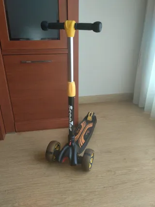 Patinete 3 ruedas con luces, 6-7-8-9 años