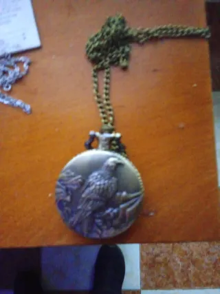 Reloj de bolsillo con águila