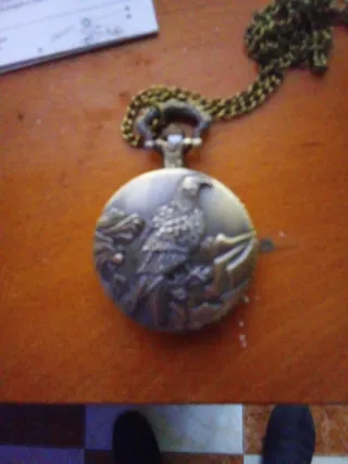 Reloj de bolsillo con águila