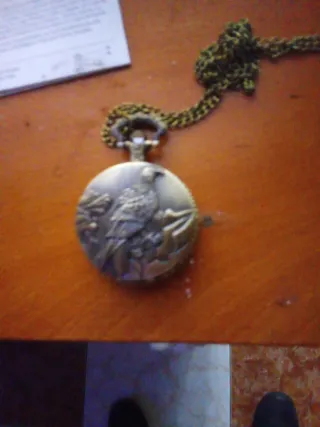 Reloj de bolsillo con águila