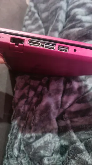 Portátil HP Negro y Rojo