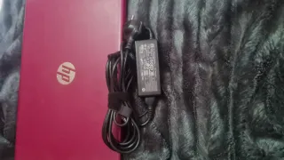 Portátil HP Negro y Rojo