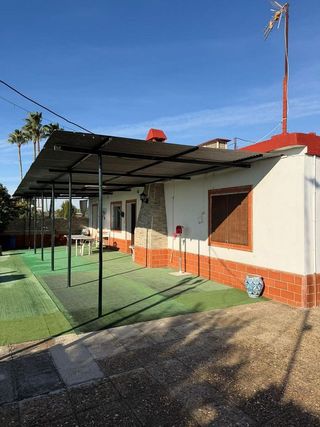 Chalet en venta en Carmona