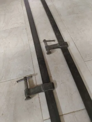 Gatos de carpintero metálicos