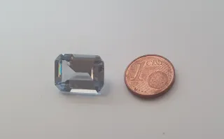 Piedra aguamarina facetada