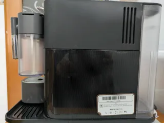 Macchina da caffè Nespresso DeLonghi Lattissima One