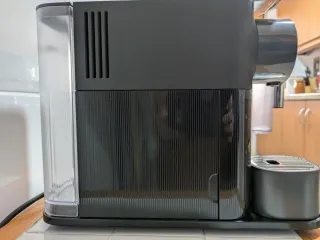 Macchina da caffè Nespresso DeLonghi Lattissima One