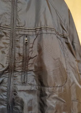 Chaqueta cortavientos Old Navy con capucha