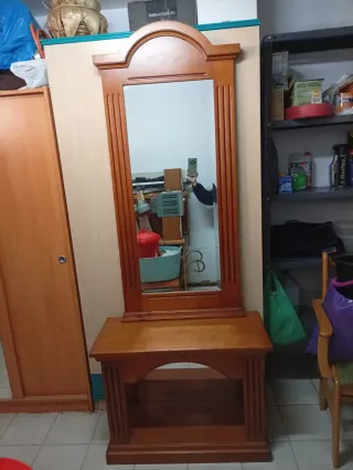 Mueble recibidor con espejo y perchero