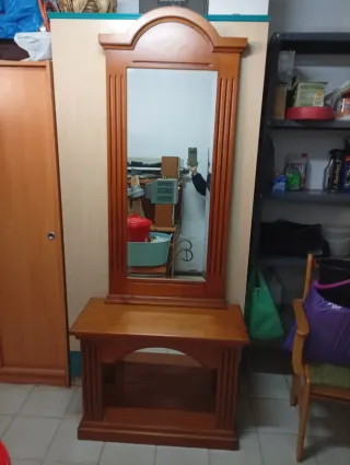 Mueble recibidor con espejo y perchero