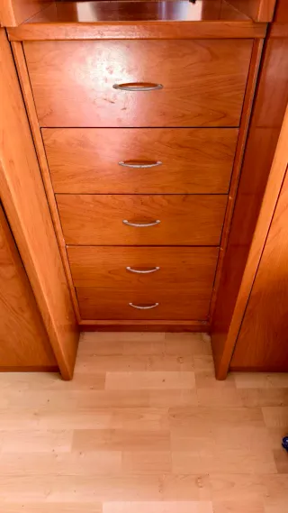 Armario grande de madera