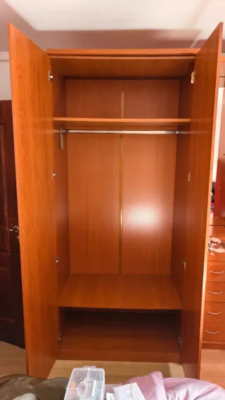 Armario grande de madera