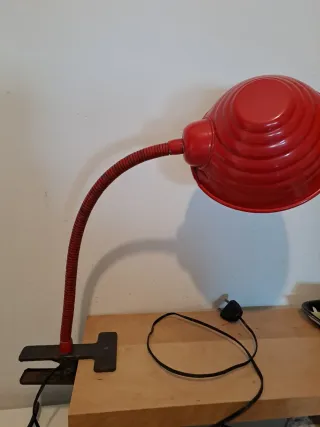 Lámpara flexo vintage roja