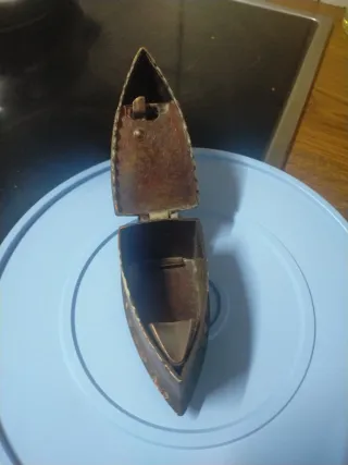 Plancha antigua de hierro o latón