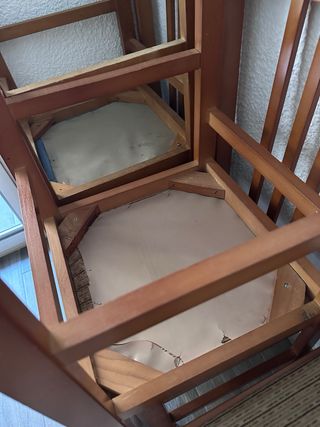 CONJUNTO DE MESA EXTENSIBLE Y 8 SILLAS