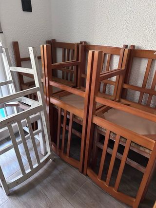 CONJUNTO DE MESA EXTENSIBLE Y 8 SILLAS