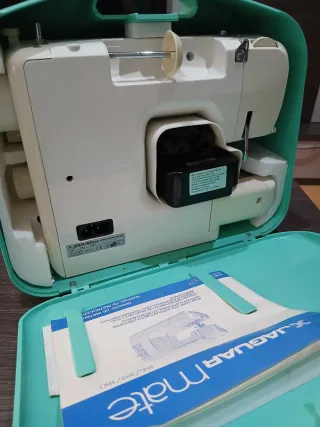 Máquina de coser Jaguar Mate 383