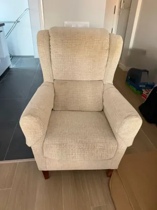 Sillón beige tela lavable muy cómodo