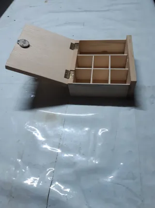 Cassetta porta attrezzi in legno con mensola