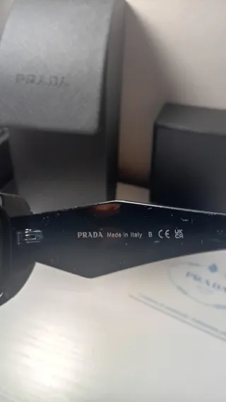 Occhiali da sole Prada neri unisex