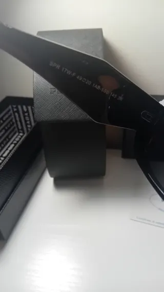 Occhiali da sole Prada neri unisex