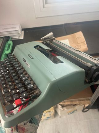 Máquina de escribir Olivetti Lettera 32
