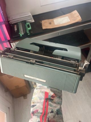 Máquina de escribir Olivetti Lettera 32