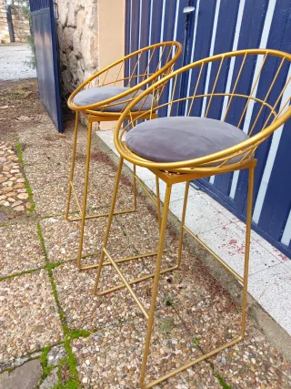 Taburetes Altos Dorados con Cojín Gris