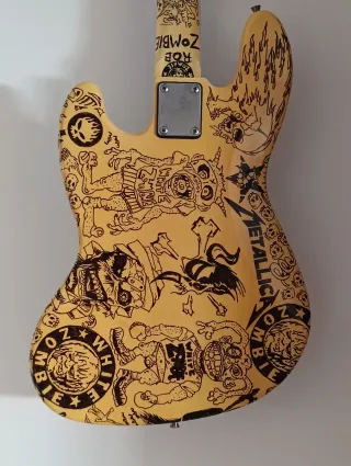 Bajo eléctrico customizado a mano