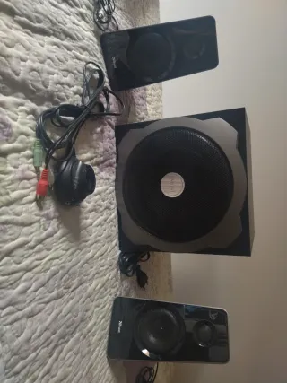 Altavoces Trust con Subwoofer Negro