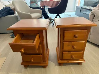 Mesita de noche de madera