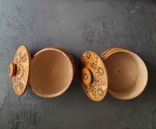 Portagioie in legno decorato