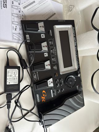 Sintetizador Roland GR-55 para guitarra y bajo