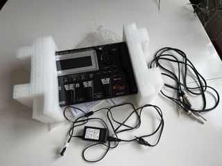 Sintetizador Roland GR-55 para guitarra y bajo