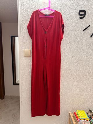 Mono rojo de mujer