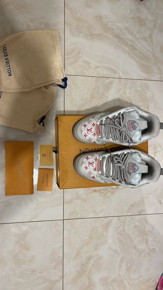 Scarpe Louis Vuitton Bianca è multicolori