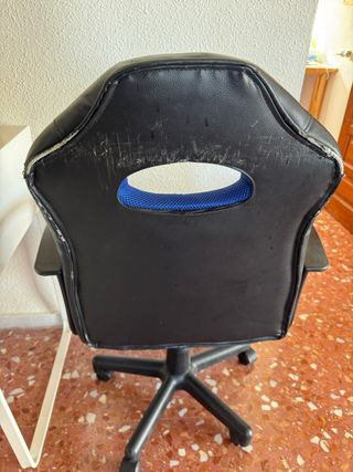 Silla gamer infantil negra y azul