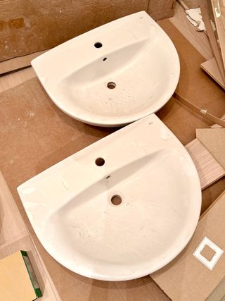 Dos Lavabos ROCA Victoria Blanco Porcelana NUVEOS