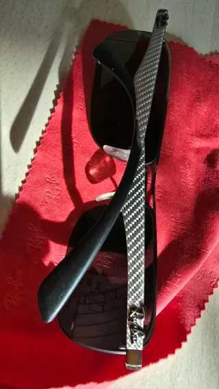 Gafas de sol Ray-Ban RB8310 carbono.