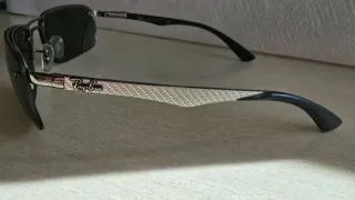 Gafas de sol Ray-Ban RB8310 carbono.