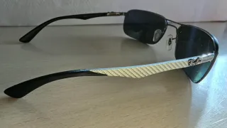 Gafas de sol Ray-Ban RB8310 carbono.