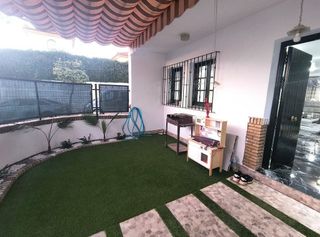 Casa adosada en venta en Sanlúcar la Mayor