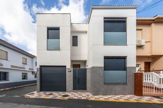 Casa adosada en venta en Albolote